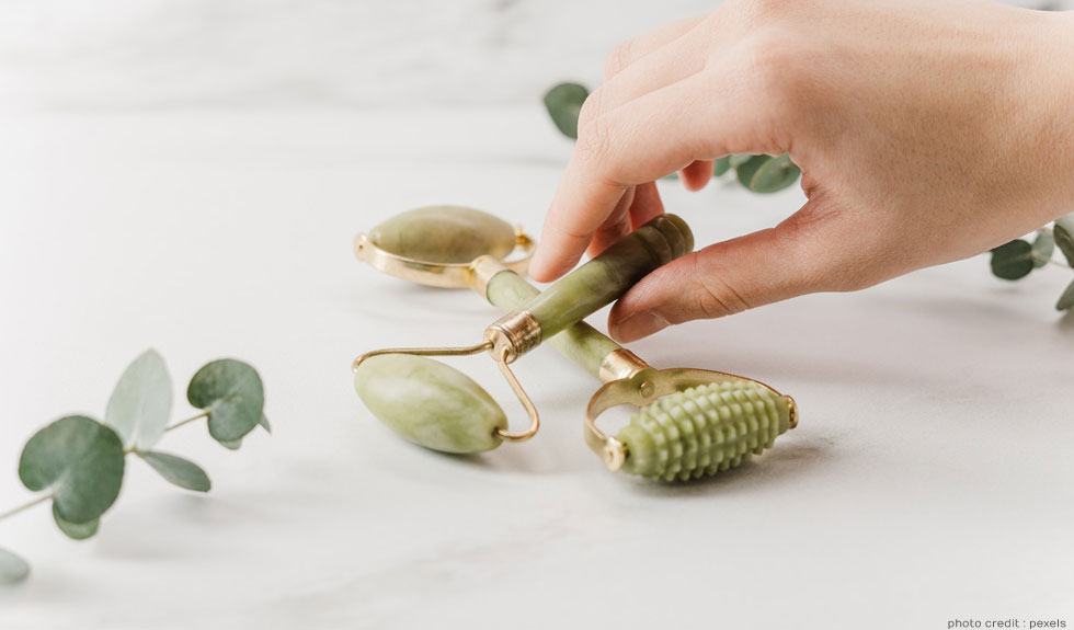 Microneedling Benefits & Risks